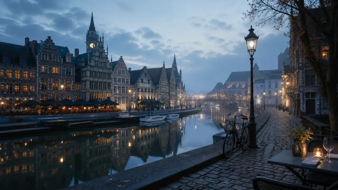 Vue immersive de Gand au crépuscule, entre canaux calmes et façades anciennes